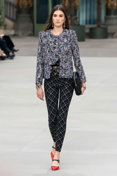 Look 19